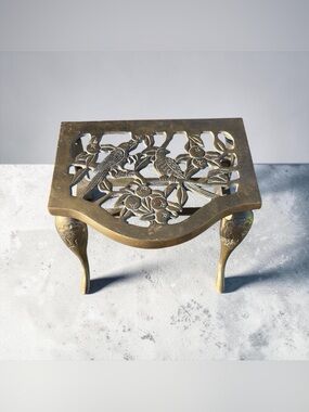 BRASS FIRESIDE TRIVET / KETTLE STAND FEATURING A PIERCED BIRD AND BERRY